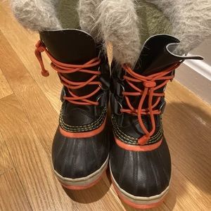 Kids Sorel winter boots size 2